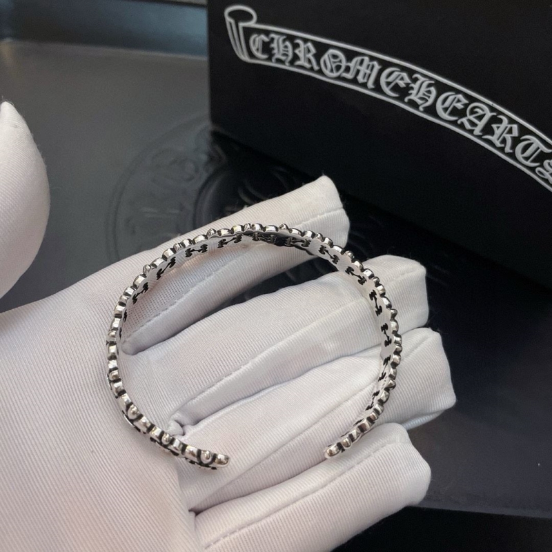 Ch*0me He**ts bracelets